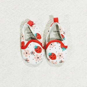 🍓 NWOT adorable baby shoes for 3-6mo! 🍓